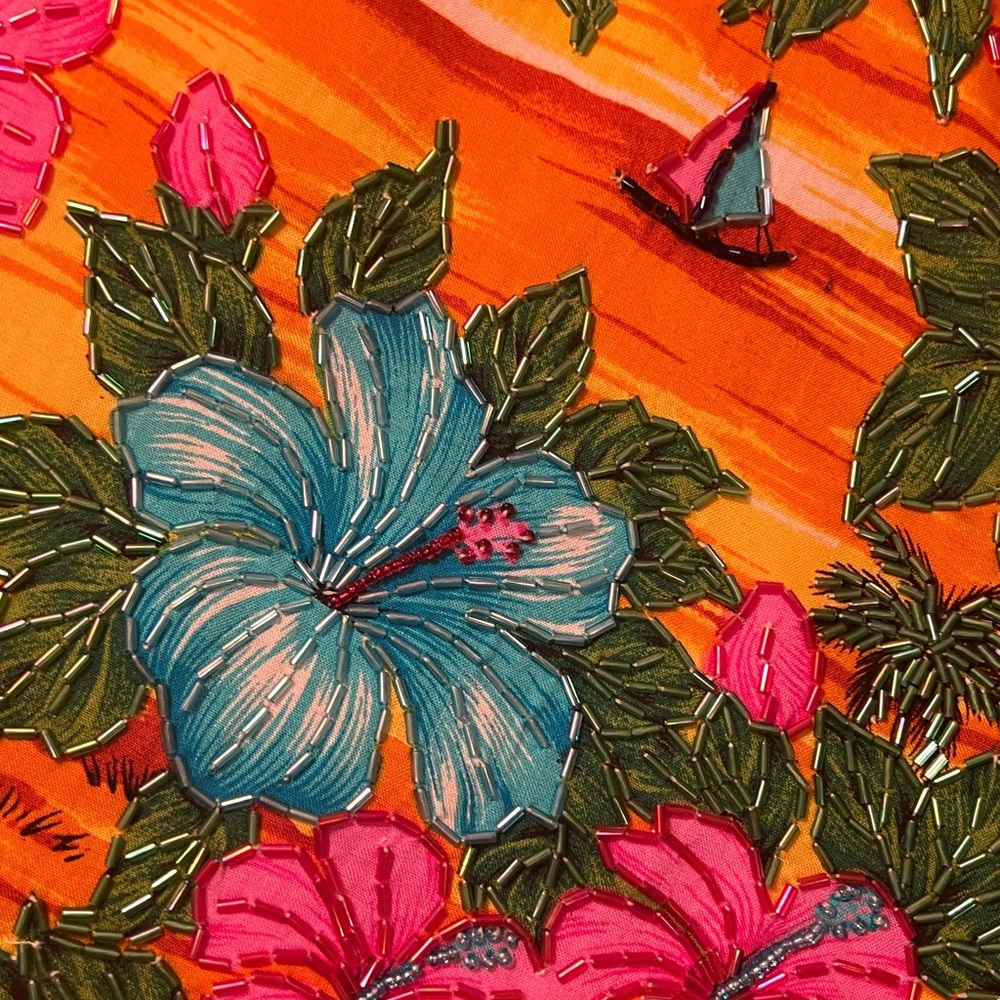 Hawaiian Print 100% Rayon Handmade Hibiscus Beaded & Fringed Bamboo Handle Bag - Picture 4 of 7